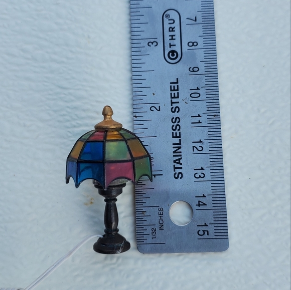 Dollhouse Miniature Tiffany Table Lamp 2 Inches - Picture 4 of 5